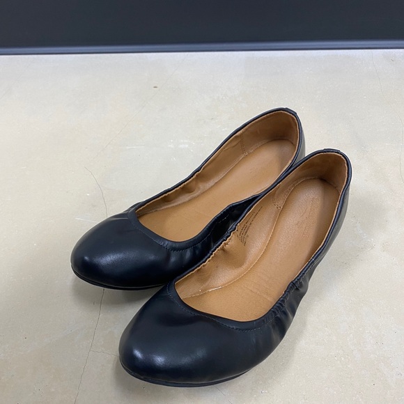 Flats - Picture 1 of 4